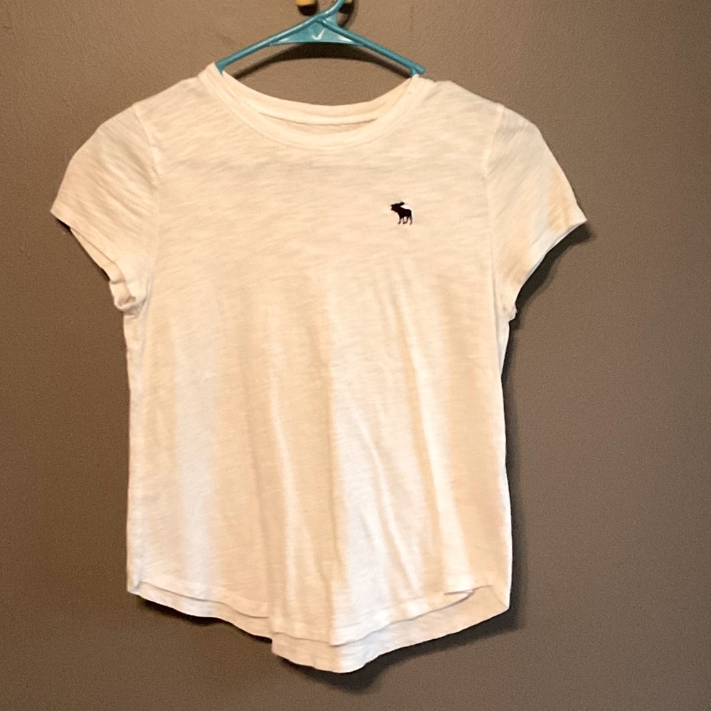 Girls A & F shirt